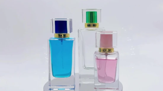 Bouteille en verre de parfum de luxe de soins de beauté de 30ml 50ml 70ml avec le pulvérisateur serti et le chapeau en plastique de la bouteille vide d'emballage cosmétique